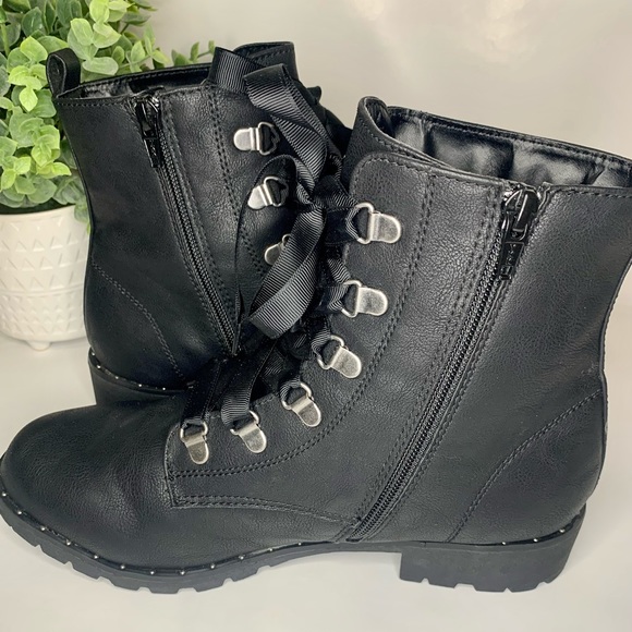 SO Sugar Maple Black Combat Boots - Picture 4 of 8